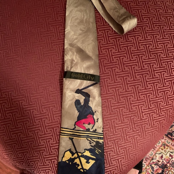 Very good brandhNd made ties from Italy . - Picture 1 of 5